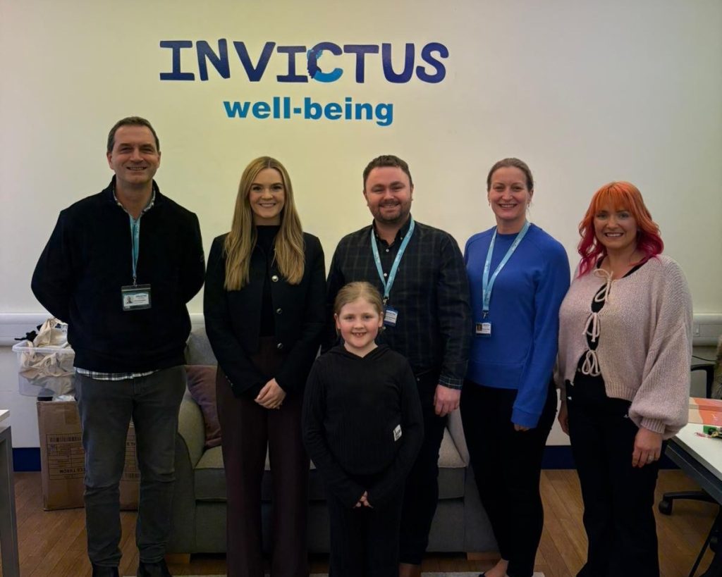 An image of the Invictus Wellbeing team and Kate Dearden, MP, with Tammy and Tabatha.